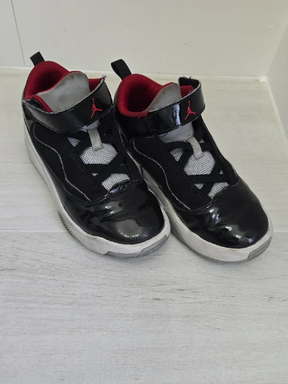 Jordan Kids Black White and Red Velcro Athletic Sneakers Boys Size 1 High Top